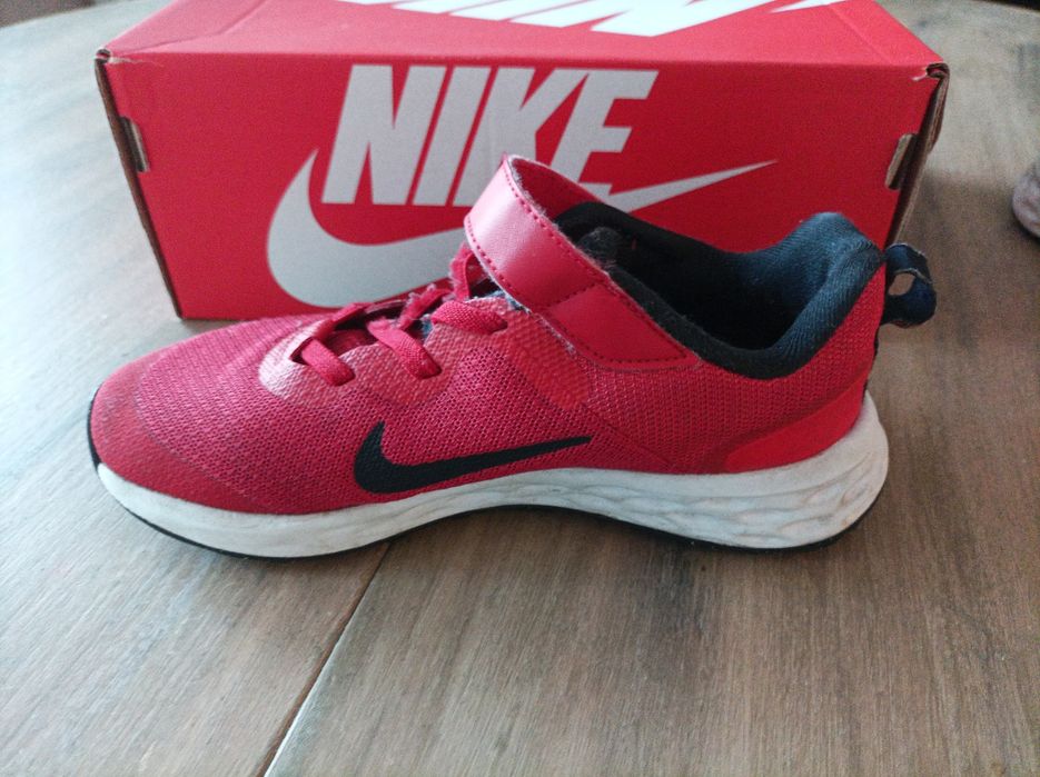 Nike - Олекотени обувки Revolution 6 NN за бягане