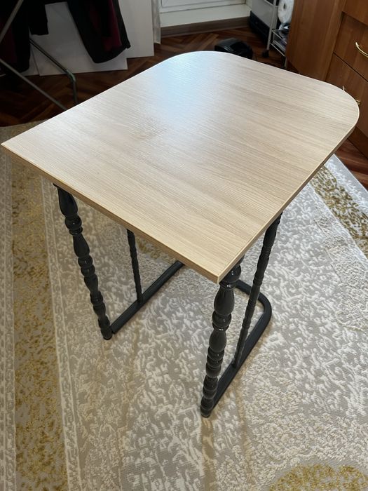 Стол прикроватный