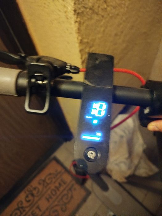 Trotinea electrica 31km/h maxim 25km autonomie