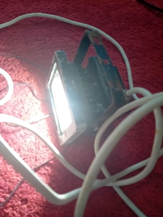 Proiector led. Pret 50 lei fix