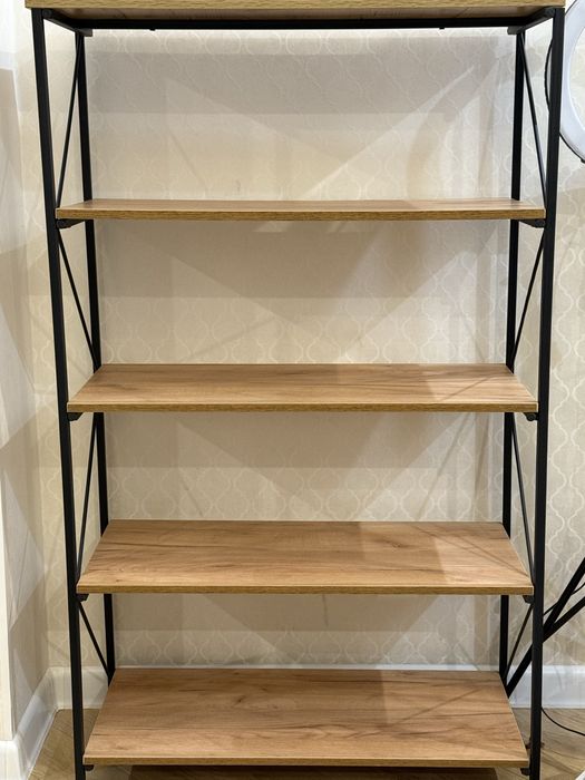 Полка в хорошем состоянии