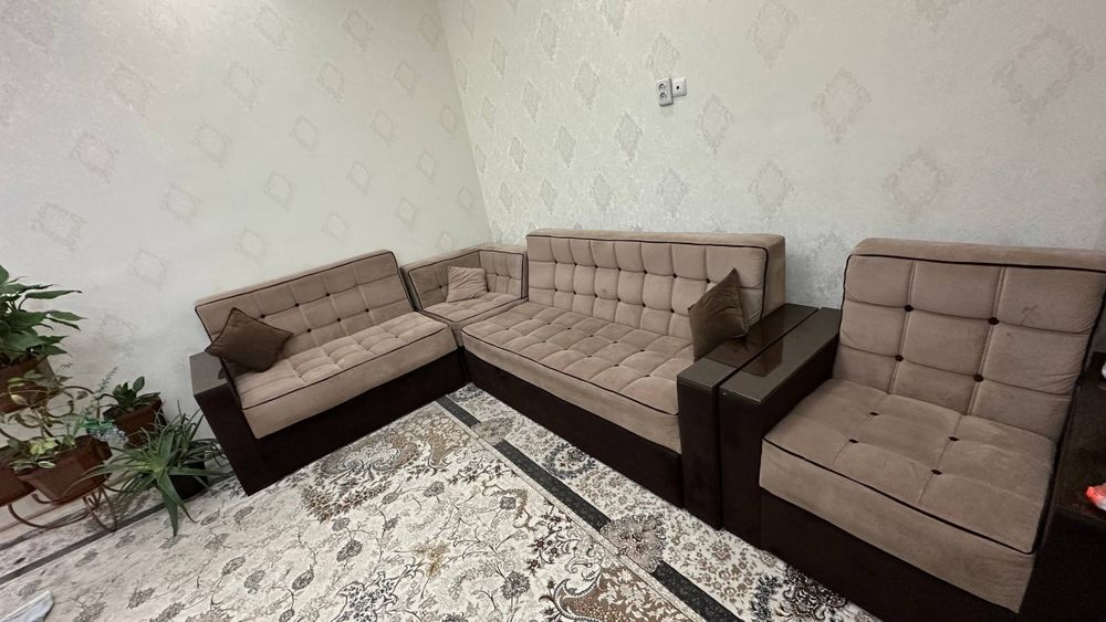 Уголок ёстиклари билан