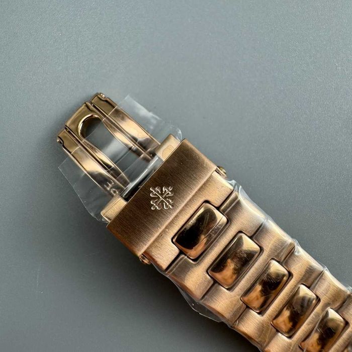 Patek Philippe Nautilus Brown 5712 cu mișcare automată