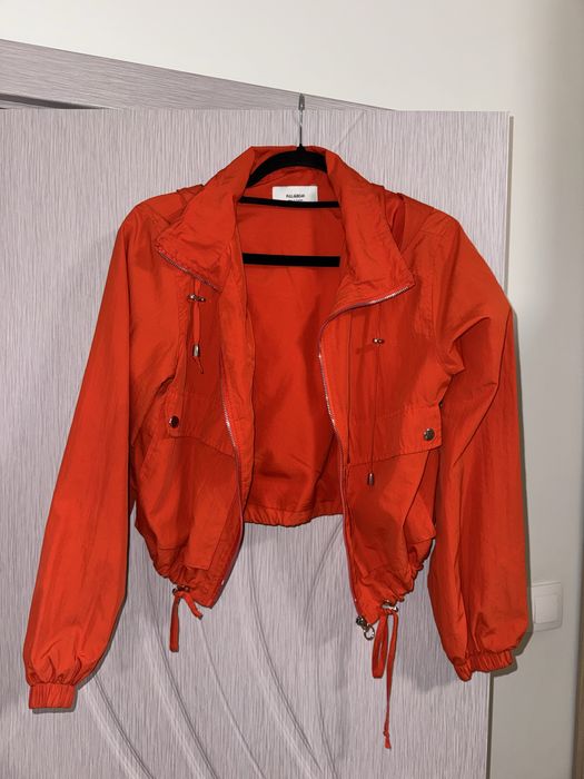 Дамска ветровка.