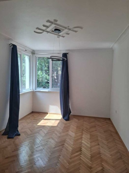 Дава се под наем Тристаен апартамент в София, Лозенец - 85 кв.м за 877.71 € - Снимка #2