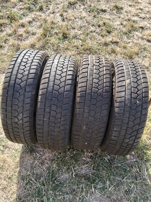 Vând set 4 roți cu anvelope de iarna 185/65R15