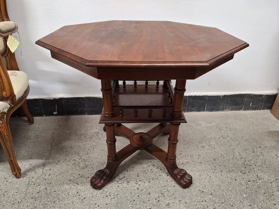 Антична Викторианска маса орех