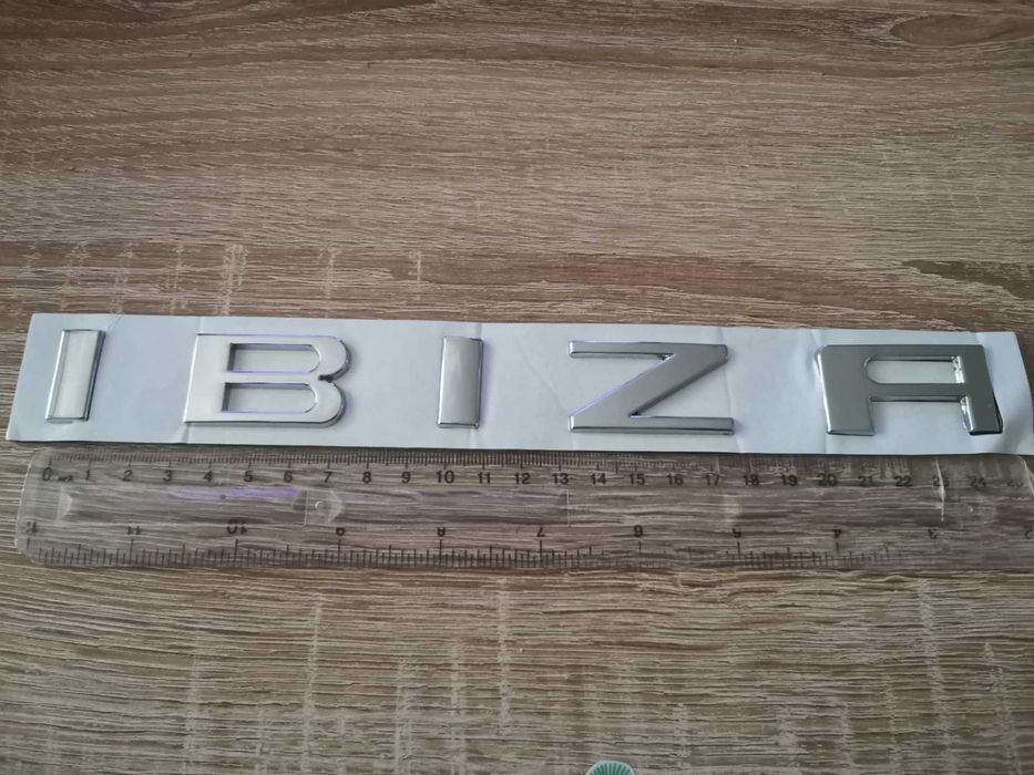 сребрист надпис Seat Ibiza стар стил