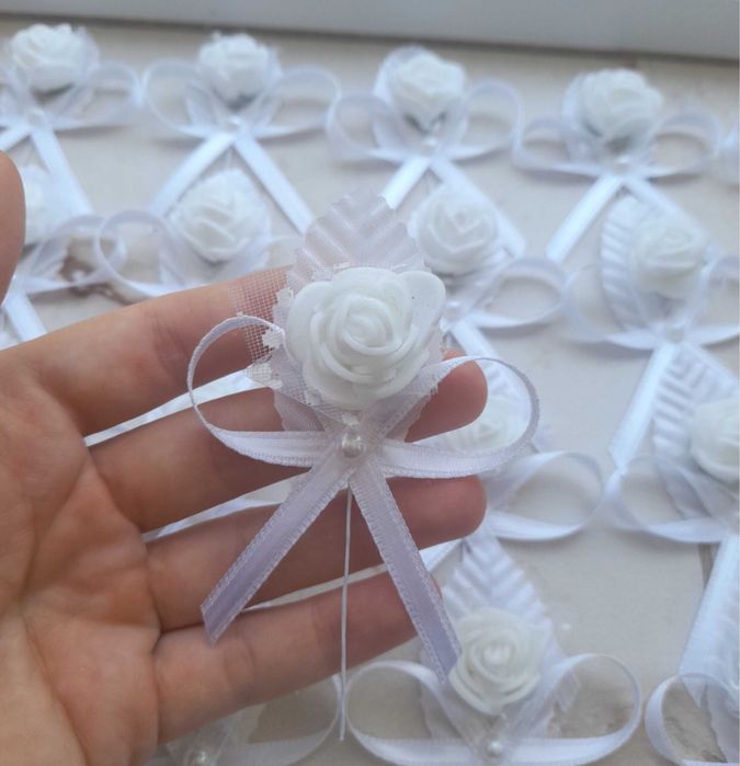 Бутониери и гривни за шаферки