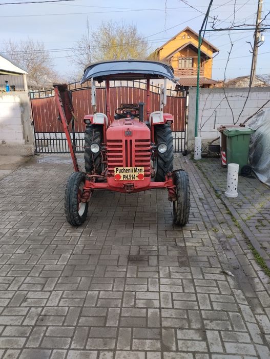 Se vinde tractoreș cu cositoare