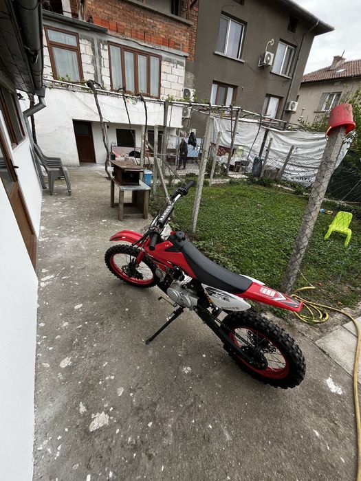 Продавам мотор 125cc пълен крос джанти 16ки за дете от 10 до 11 години