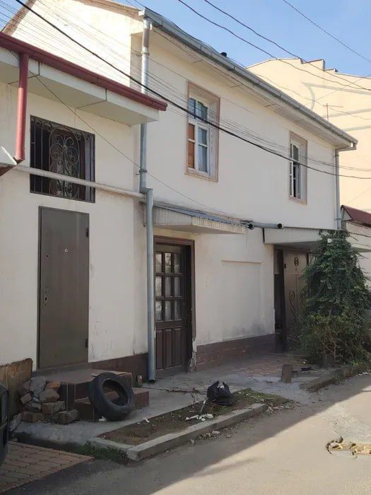 Продаётся участок 2,5 соток 10×25 метров под застройку в центре города