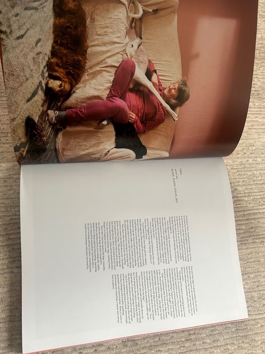 Книга за любители на кучета - Living With Dogs (24.43 x 31.12 cm)