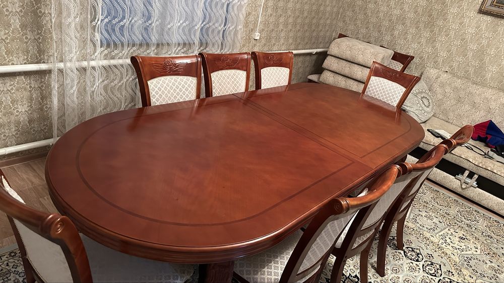 Продам дубовый стол (12 стульев)