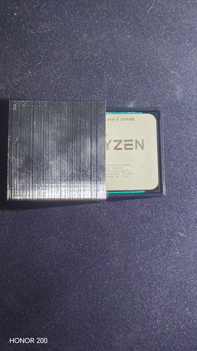 Процесор AMD ryzen 2400G