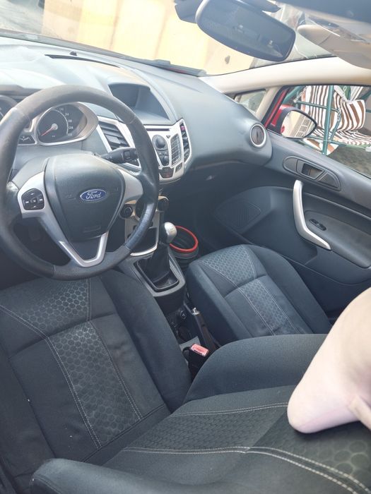 Vând Ford Fiesta 2009