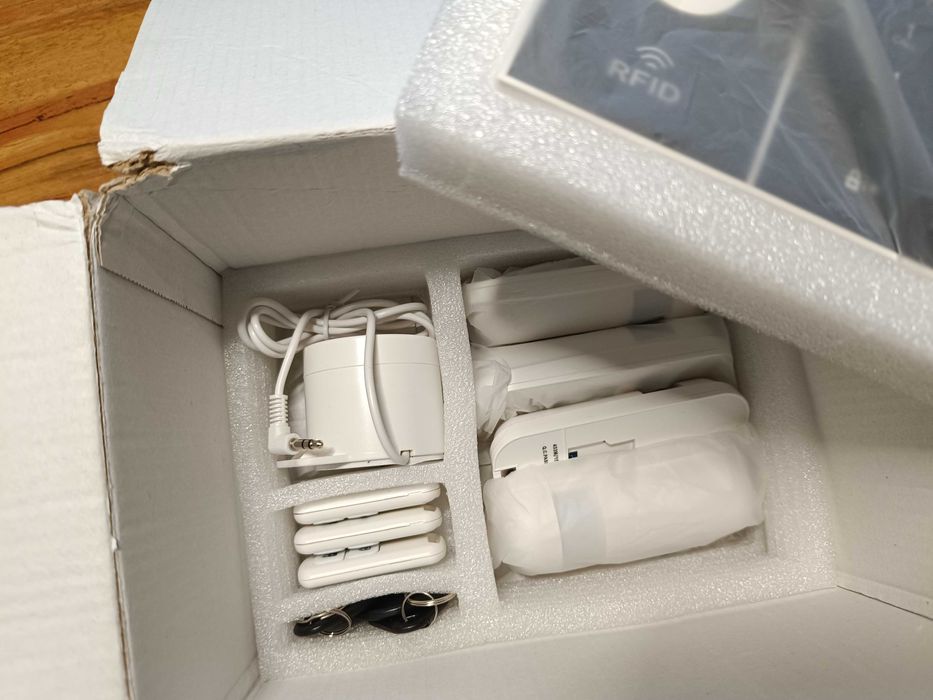 TUYA Смарт аларма WiFi + 4G 2 SIM cards - аларма, 16 сензора, детектор