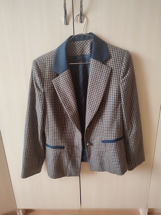 Продам школьный пиджак