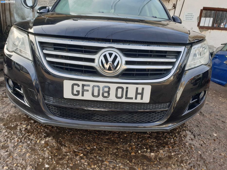 Grila Sigla cu Emblema de pe Bara Spoiler Fata Volkswagen Tiguan NFL Non Facelift 2007 - 2011 [K1063]