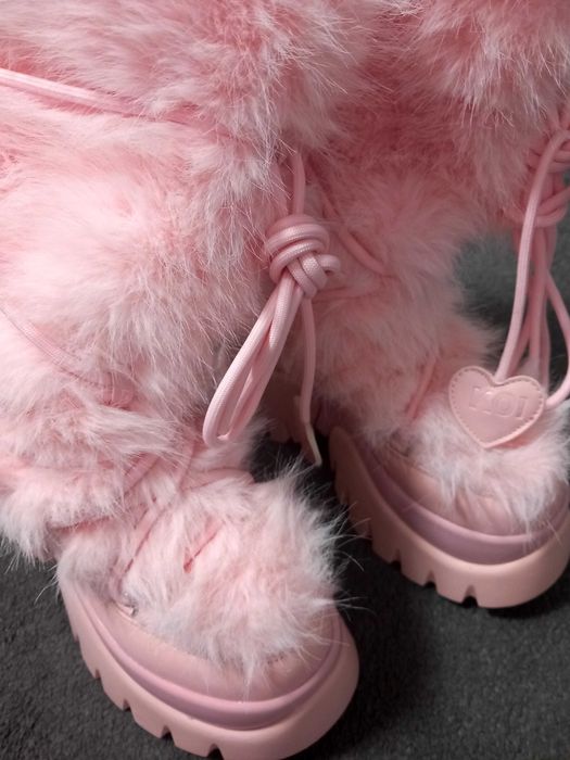 Чисто нови розови апрески