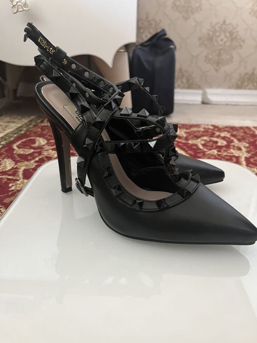 Продам туфли на каблуке