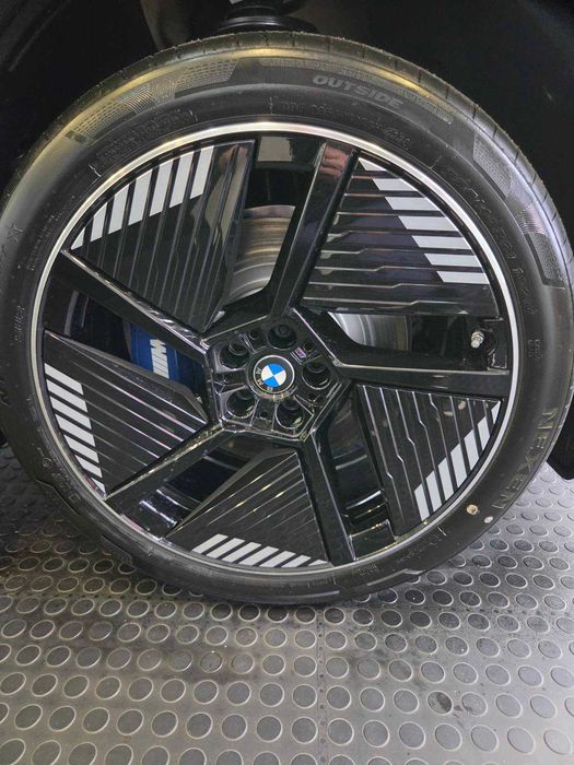Оригинални гуми с джанти от BMW Neue Klasse 255-40-21