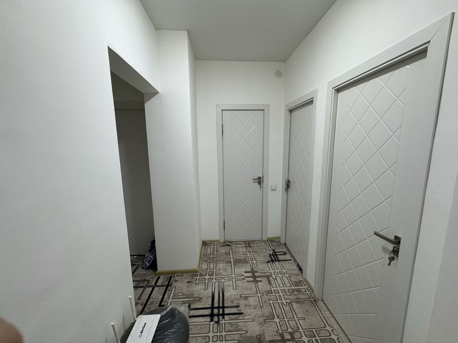 Assalom havo 2 da 3 xonali novostroyka kvartira sotiladi. Uzimniki