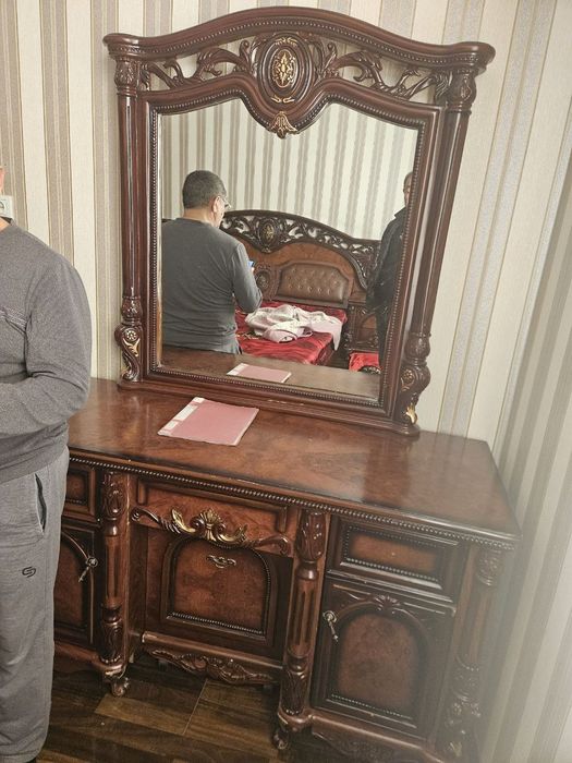 Продам китайский спальни гарнитур