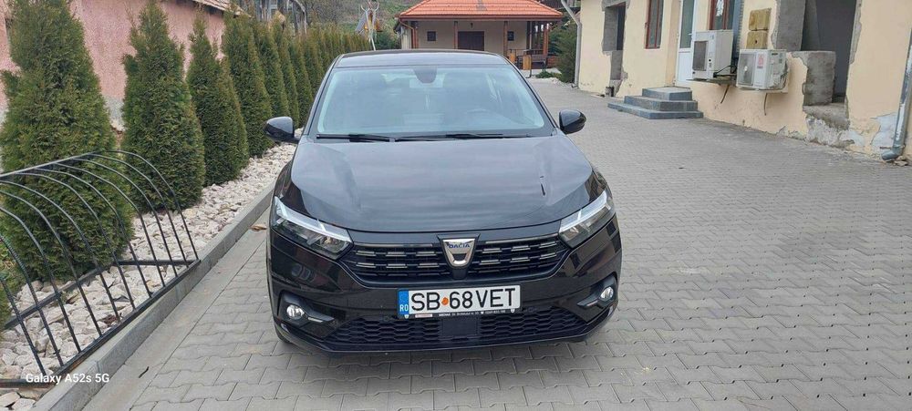Vând Dacia Logan 3 în stare perfectă, toate reviziile la reprezentanță, 96.000 km.
