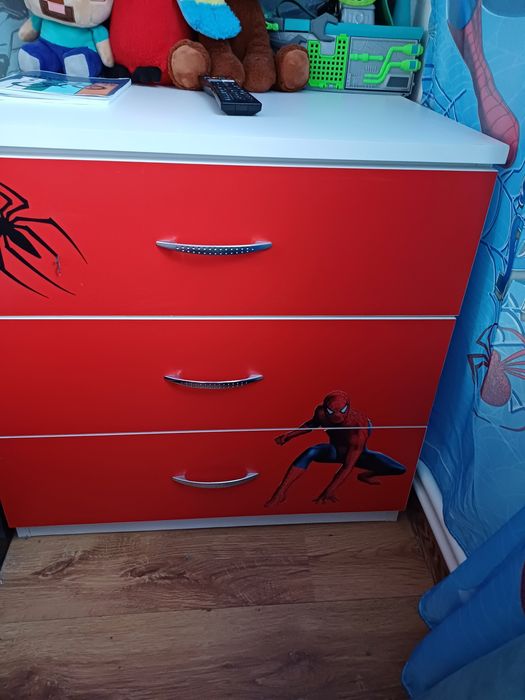 Vând pat spiderman