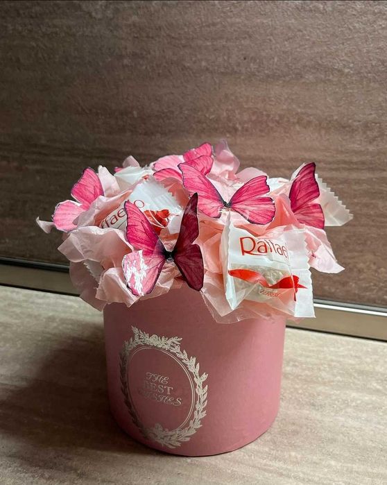 Кутия с пеперуди и кокосови бонбони