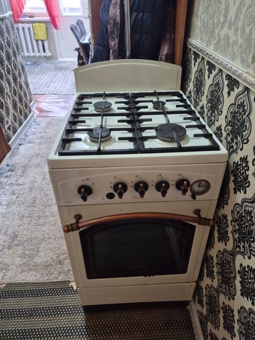 Продам газ плиту