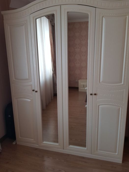 Продам  шкаф в спальню