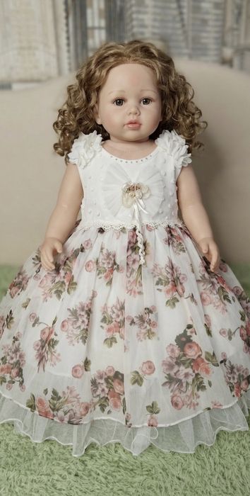 Продам платья для девочек 4-6 лет