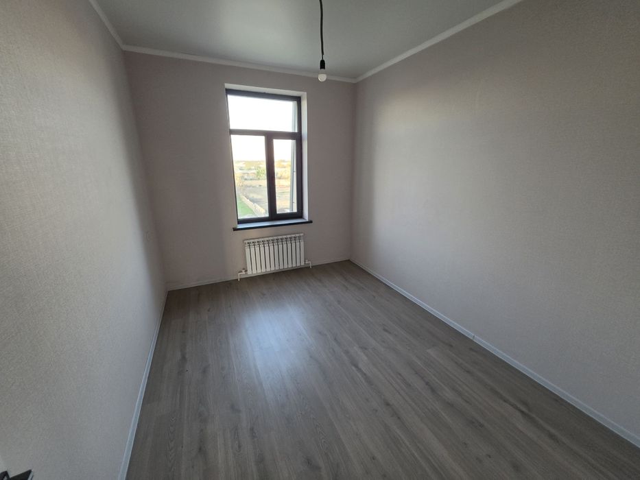 Продается срочно 3 комн квартира в новостройке кирпич Янгиюль город