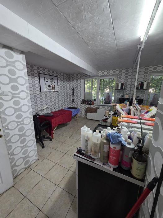 Spatiu comercial de inchiriat zona Dristor,pretabil coafor/ frizerie