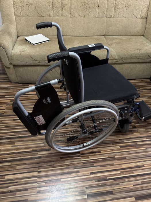 Scaun rulant pliabil handicap batrani dizabilitati