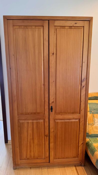 Set mobila din lemn masiv