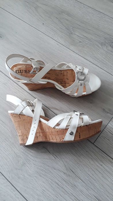 Sandale damă Guess măsura 36 culoare alb cu platformă