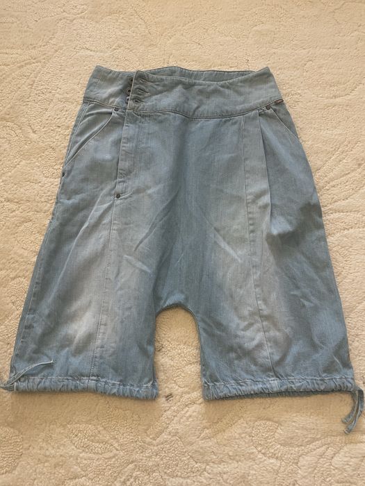 Jeans moderni cu turul lasat