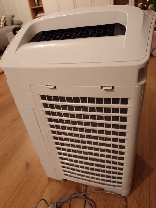 Purificator aer Sharp KC-A50EUW, HEPA, ionizare, umidificare folosit