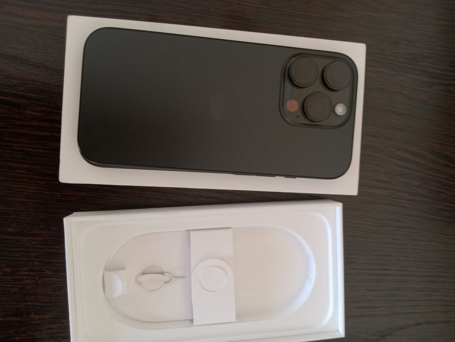 Продаю Iphone 16 pro