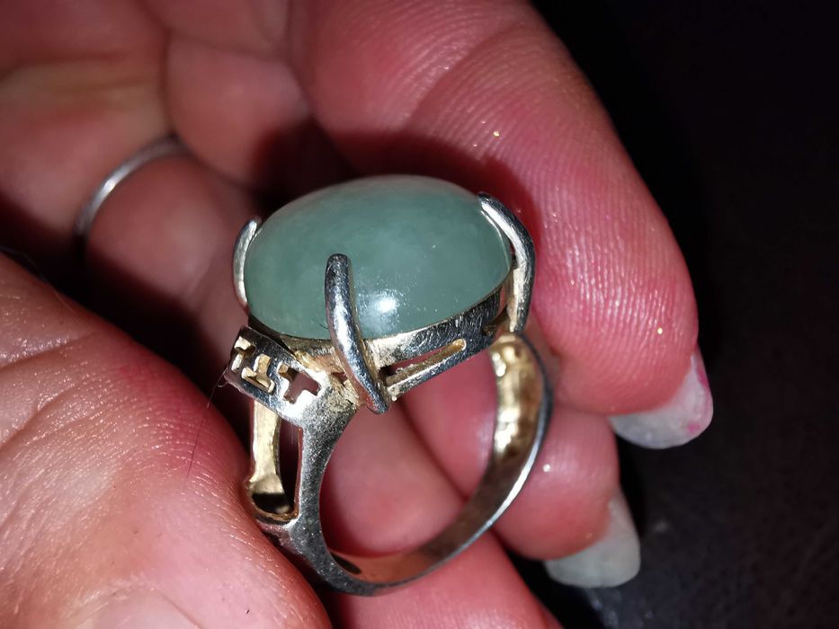Inel aur alb și piatra de jad