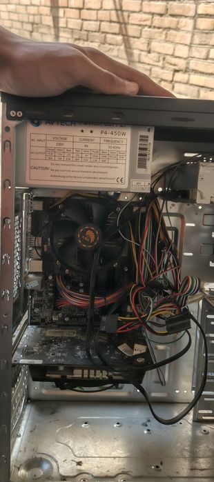 Stolni kompyuter sotiladi