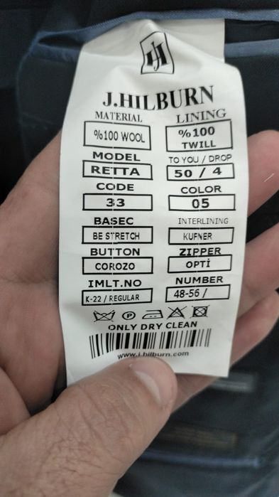 Продаю мужской костюм