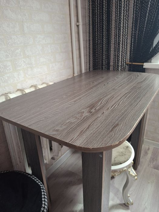 Продам кухонный стол