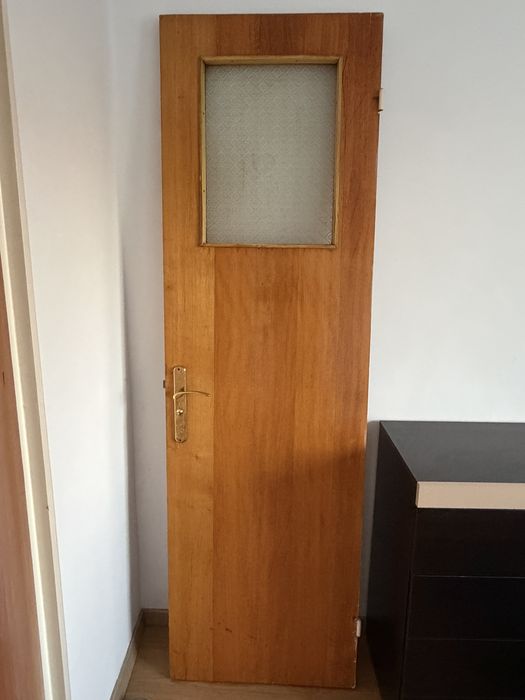 Usi apartament din lemn