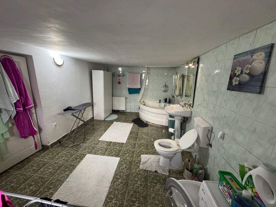 Casă de închiriat în Cerghid, județul Mureș, pentru o familie care caută liniște cu acces rapid spre Tg. Mureș