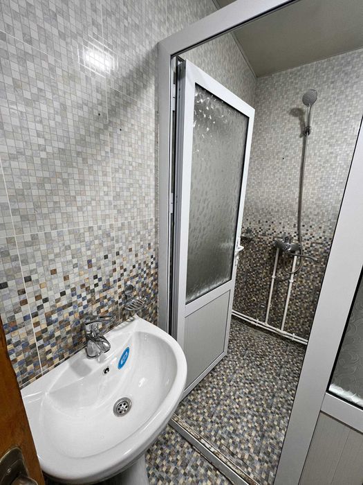 Kvartira-hovli arenda Yashnabod Dostlik metroga 5 daqiqalik masofa.