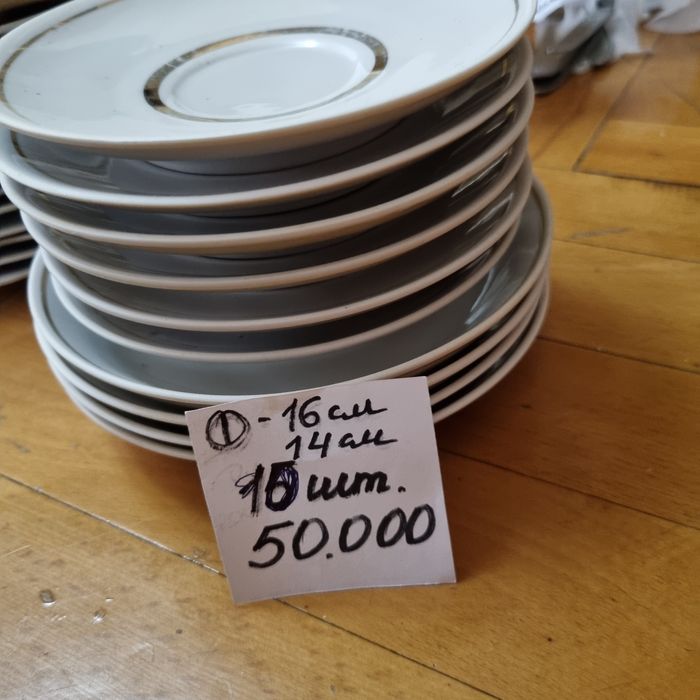 В 3 мик.Продаются тарелки,пиалки